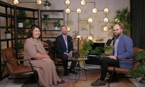 „Po transformacijos klientui galėsime siūlyti tai, ko jam reikia, o ne standartiškai sukurtus produktus, kurie yra visiems prieinami, bet nebūtinai visiems reikalingi“, – susijungimo naudą vartotojui mato Andrius Kamarauskas, Šiaulių banko Kasdieninės bankininkystės departamento direktorius.

„Tai nėra paprastas portfelio perėmimas – su Šiaulių banku jungiasi visa INVL ekspertų komanda, kurianti ir valdanti produktus bei atsakinga už klientų itin vertinamą pridėtinę vertę”, – sako Dalia Kolmatsui, INVL investicijų valdymo ir gyvybės draudimo grupės Mažmeninių paslaugų vadovė.