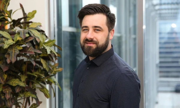 Paulius Pocius, Šiaulių banko rinkodaros ir komunikacijos departamento direktorius: „Šiais metais kalėdines dovanas pasirinkome iš smulkiųjų šalies verslininkų ir sieksime, kad dovanų gavėjai atrastų puikią vietinę produkciją“. 