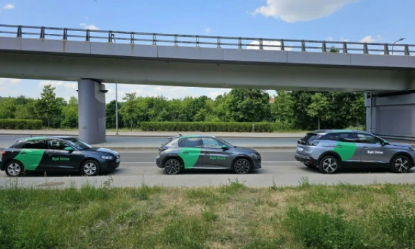 „Bolt Drive“ trumpalaikės nuomos automobiliai. Lino Butkaus (VŽ) nuotr.