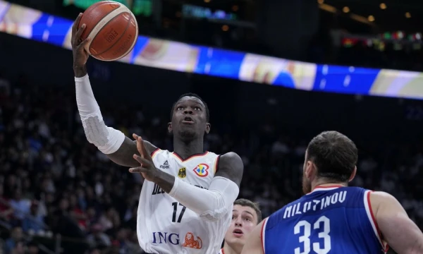 Dennisas Schroderis (kairėje) finale surinko 28 taškus. Michaelio Conroy (AP / „Scanpix“) nuotr.