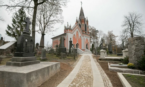 Vilniaus Rasų kapinėse.