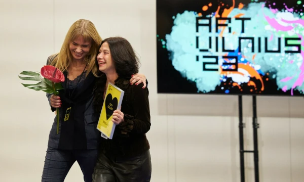 Viena iš geriausių „ArtVilnius'23“ galerijų – „Maksla XO“ iš Rygos. Audriaus Solomino nuotr.