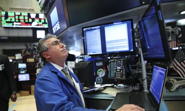 (180521) -- NEW YORK, May 21, 2018 (Xinhua) -- A trader works at the New York Stock Exchange in New York, the United States, on May 21, 2018. U.S. stocks closed higher on Monday. The Dow rose 1.21 percent to 25,013.29, and the S&P 500 rose 0.74 percent to 2,733.01, while the Nasdaq increased 0.54 percent to 7,394.04. (Xinhua/Wang Ying)  - Wang Ying -//CHINENOUVELLE_CHINE012505/Credit:CHINE NOUVELLE/SIPA/1805220847