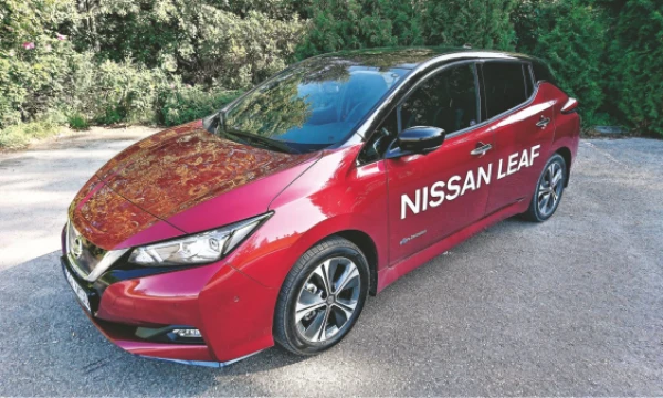 Naujasis „Leaf E+“ nesustodamas gali įveikti 385 km atstumą. Lino Butkaus (VŽ) nuotr.