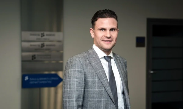 Mindaugas Rudys, Šiaulių banko Finansavimo paslaugų vystymo departamento direktorius, sako, kad norint išlikti varžovų priešakyje negalima užmigti ant laurų - būtina nuolat tikrinti, ar tavo konkurencinis pranašumas vis dar yra pranašumas. Ryčio Galadausko nuotr.
