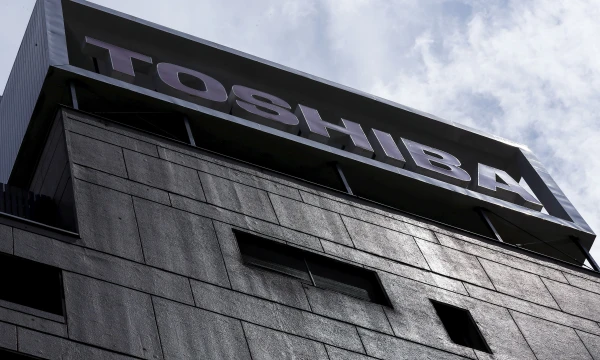 The logo of Toshiba Corp is pictured at its headquarters in Tokyo in this August 13, 2015 picture. REUTERS/Thomas Peter
