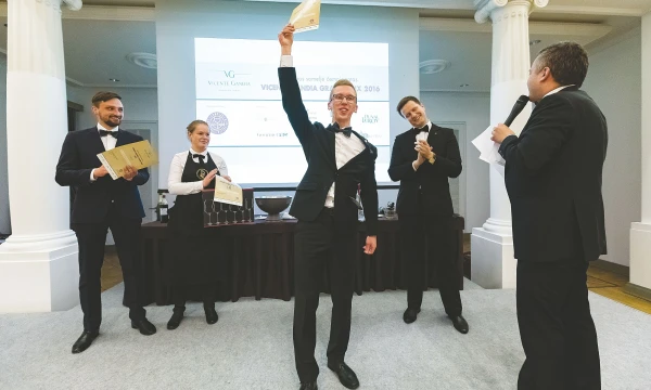 Čempionato akimirka (iš kairės): finalininkas Artūras Vasilionokas, estė Ketri Leis, čempionato laimėtojas Martynas Pravilonis ir Narimantas Miežis. GEDIMINO BARTUŠKOS NUOTR. 