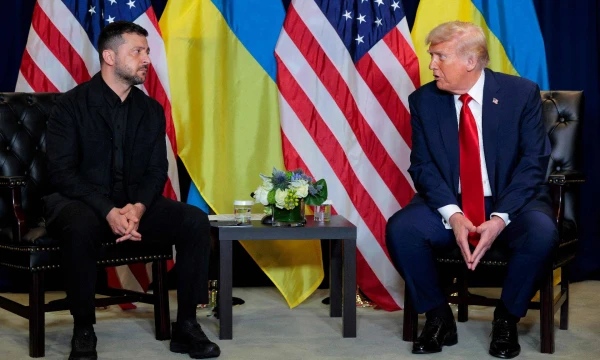 Ukrainos ir JAV prezidentai V. Zelenskis ir D. Trumpas. Chipo Somodevillos („Getty Images“ / AFP / „Scanpix“) nuotr. 