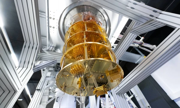 Suomių bendrovės IQM kvantinis kompiuteris „Euro-Q-Exa“ Leipcigo Leibnizo superkompiuterių centre. Sveno Hoppės (dpa / „Scanpix“) nuotr. Suomių bendrovės IQM kvantinis kompiuteris „Euro-Q-Exa“ Leipcigo Leibnizo superkompiuterių centre. Sveno Hoppės (dpa / „Scanpix“) nuotr.