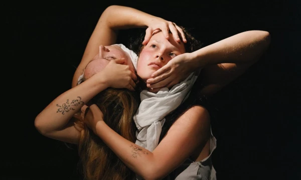 Anya Fedoronchuk ir Beatričė Zaveckaitė. Iš Performanso meno savaitgalio Kaune. Rengėjų nuotr. 