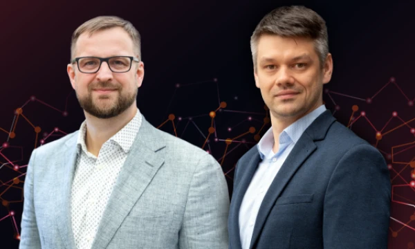 Giedrius Karauskas, kalbos technologijų bendrovės „Tilde“ technologijų skyriaus vadovas, ir Justinas Muleika, „General Financing banko“ vadovas.