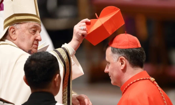 Popiežius Pranciškus paskyrė arkivyskupą Rolandą Makricką vienu iš naujų kardinolų, kurie renka popiežių ir gali būti juo išrinkti.  Grzegorzo Galazkos („SIPA“ / „Scanpix“) nuotr.