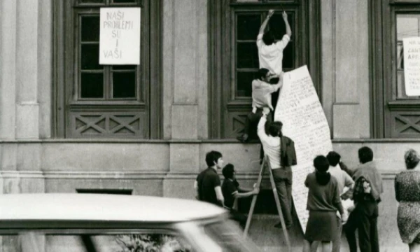 Kadras iš VDFF filmo „Birželio neramumai“, rež. Želimiras Žilnikas.  