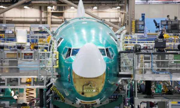 Lėktuvas „Boeing 737“ gamykloje Rentone, Vašingtono valstijoje. Davido Ryderio („Reuters“ / „Scanpix“) nuotr. 
