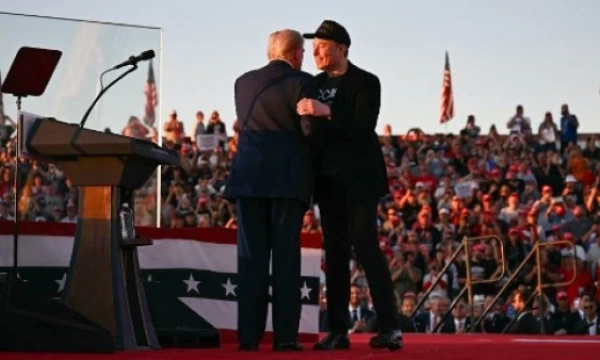 Donaldas Trumas ir Elonas Muskas rinkiminės kampanijos renginyje. Jimo Watsono („La Nacion“ / „ZUMA Press“ / „Scanpix“) nuotr.