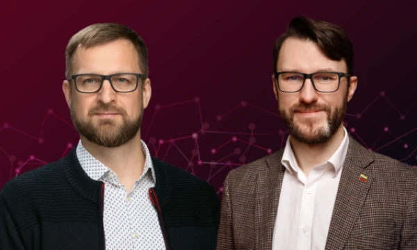  Giedrius Karauskas, kalbos technologijų bendrovės „Tilde IT“ technologijų skyriaus vadovas ir Vytautas Šilinskas,  buvęs Socialinės apsaugos ir darbo ministras bei DI entuziastas.