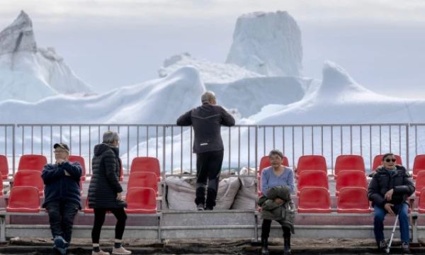 Qeqertarsuaqo miestelio vietiniai žmonės. Idos Marios Odgaard („Ritzau Scanpix“ / AFP) nuotr. 