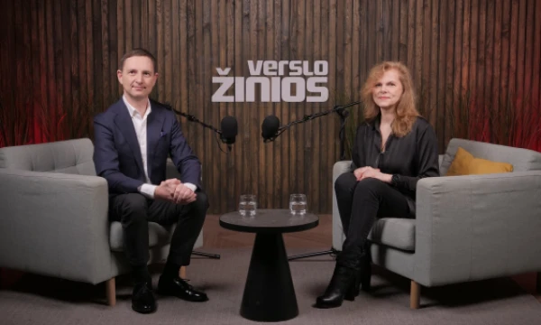 Vaidas Dominauskas, AB „Regitra“ generalinis direktorius ir moderadorė Vilija Ramanauskienė.