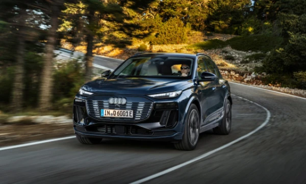 Naujasis Q6 atvežė naujienų, apimančių tiek technologijų, tiek dizaino sritis. „Audi AG“ nuotr.