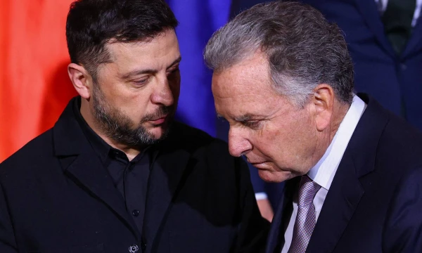 Ukrainos prezidentas Volodymyras Zelenskis ir JAV prezidento specialusis pasiuntinys Steve’as Witkoffas. Lisi Niesner (AFP / „Scanpix“) nuotr.