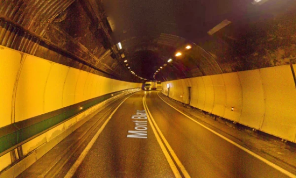 Monblano tunelis. „Google Street View“ nuotrauka.