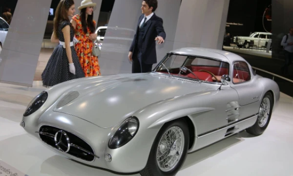 „Mercedes Benz 300 SLR Uhlenhaut Coupé“ („Daimler“ serija W196S, pagamintas 1955 m.). 2017 m., „Techno Classica Essen“ paroda. Sebastiano Geislerio / „Scanpix“ nuotr. 