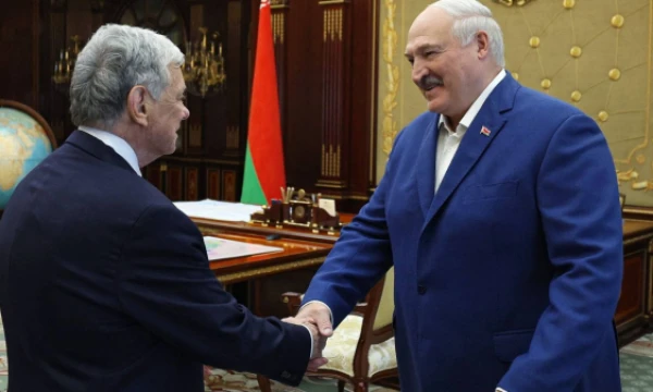 J. Coale'o ir Baltarusijos lyderio A. Lukašenkos susitikimas 2025 m. rugsėjį. Baltarusijos prezidentūros / AFP / „Scanpix“ nuotr. 