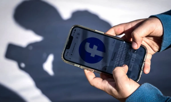 Australijoje įsigalioja draudimas vaikams ir paaugliams turėti paskyras socialiniuose tinkluose. Davido Gray (AFP / „Scanpix“) nuotr.