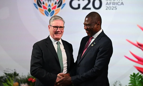 Pietų Afrikos Respublikos viceprezidentas Paulis Mashatile (dešinėje) ir Didžiosios Britanijos ministras pirmininkas Keiras Starmeris. Pietų Afrikos Respublikos viceprezidentas Paulis Mashatile (dešinėje) ir Didžiosios Britanijos ministras pirmininkas Keiras Starmeris
AFP / „Scanpic“ nuotr.
