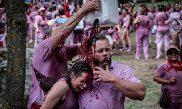 Vyno festivalis Haro mieste, Riochos regione, 2024 m. birželio 29 d. Martos Montanos Gomez („Reuters“ / „Scanpix“ nuotr. 