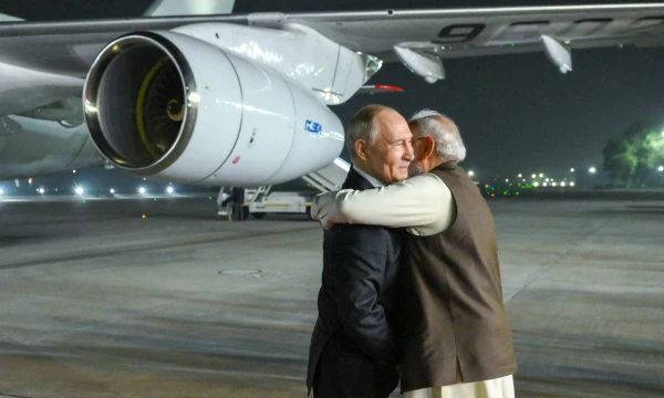 N. Modi, Indijos premjeras, pasitinka į šalį atvykusį Vladimirą Putiną. Grigory’aus Sysoyevo (TASS per „ZUMA Press“ / „Scanpix“) nuotr. 