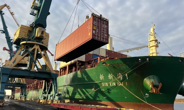 2023 m. rugsėjį paskelbta, kad „NewNew Shipping Line“ kompanijos laivas „Xin Xin Hai 1“ atidarė reguliarią konteinerių liniją Šiaurės jūrų keliu tarp Archangelsko uosto ir Kinijos uostų. Archangelsko uosto nuotr.