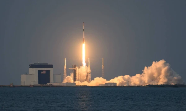 Kylanti „SpaceX Falcon 9“ raketa 2025 m. gruodžio 2 d. Jennifer Briggs („ZUMA Press Wire“ / „Scanpix“) nuotr. 