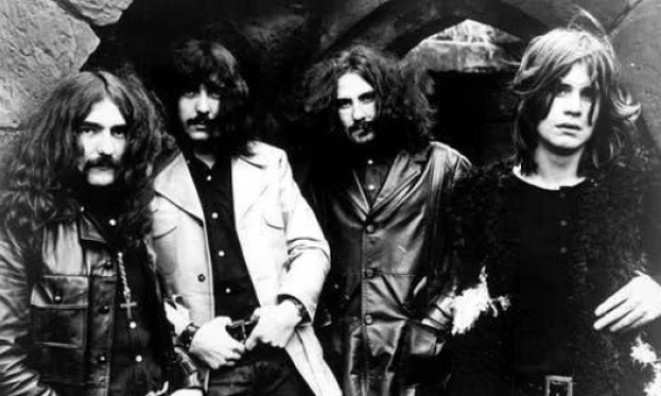 Grupė „Black Sabbath“: Geezeris Butleris, Tony Iommi, Billas Wardas ir Ozzy Osbourne'as, 1970 m. liepa. „Wikipedia“ nuotr. 
