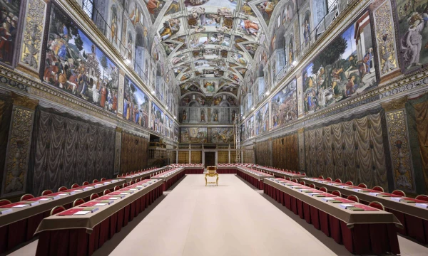 Konklavai paruošta Siksto koplyčia, 2025 m. gegužės 6 d. „Vatican Media / GG / SIPA / „Scanpix“ nuotr. 
