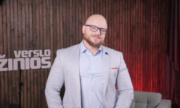 Europos humanitarinio universiteto rektorius  dr. Vilius Šadauskas ir moderatorė Vilija.