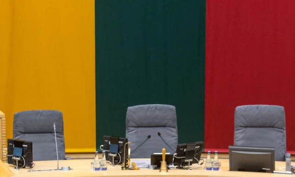 Pirmininkaujančiojo vieta Seimo rūmų plenarinių posėdžių salėje. Juditos Grigelytės (VŽ) nuotr.