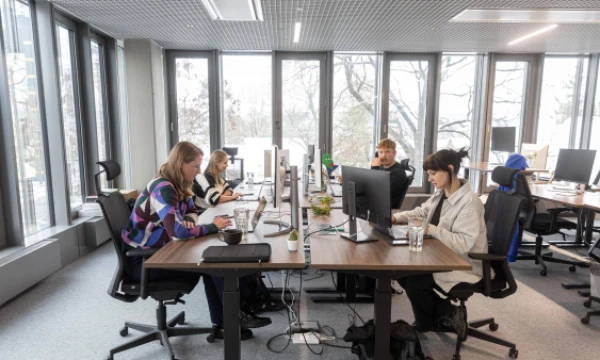 Jauni darbuotojai ypač vertina darbo lankstumą, galimybę mokytis ir prasmę. Juditos Grigelytės (VŽ) nuotr.