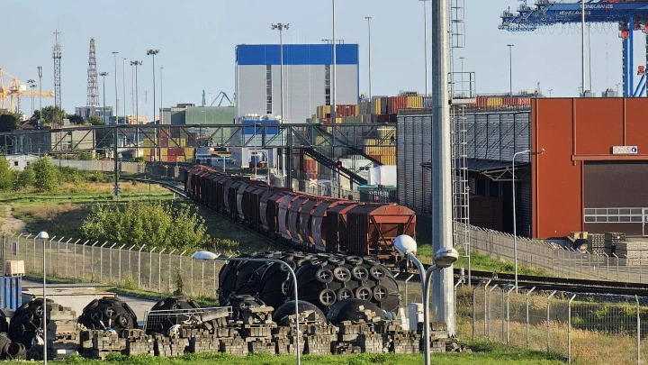 Klaipėdos uosto įmonės mato grėsmę brangstančiuose LTG įkainiuose