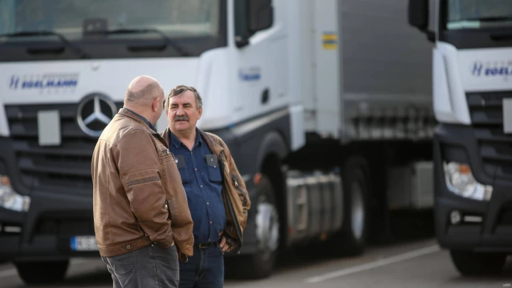 Migracijos departamentas nebepriima darbuotojų iš trečiųjų šalių prašymų, vežėjai perspėja dėl būsimų nuostolių