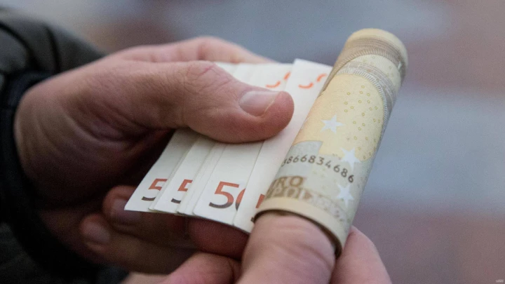 Nuodėmės suvienyti, arba Ranka ranką plauna