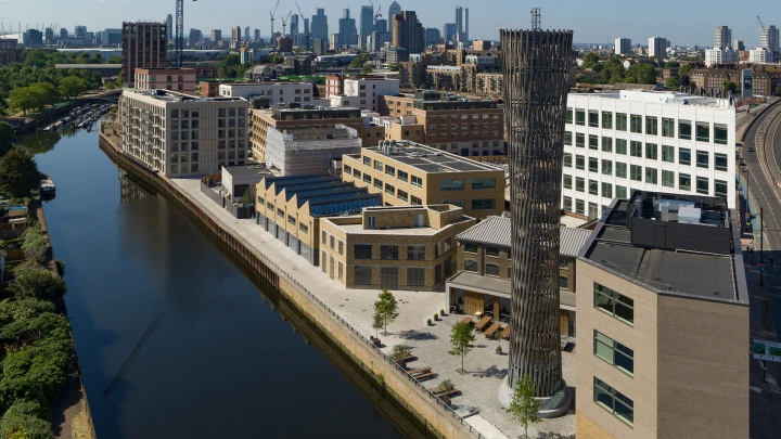 INHUS imasi projekto Londone: statys trijų gyvenamųjų pastatų kompleksą „Sugar House Island“ kvartale