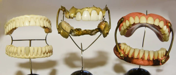 Mokslininkai mėgina laboratorijoje išauginti žmogaus dantis