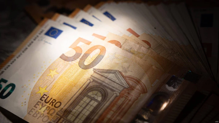 Obligacijų konkurentės atrodo vis patraukliau