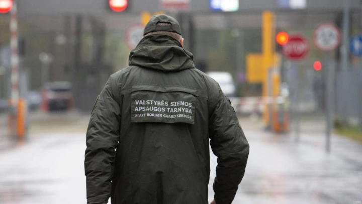 Šiąnakt įskrido mažiau oro balionų, pastebėtas ir dronas; pasieniečiai sulaikė 4 asmenis