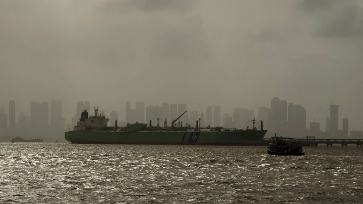 D. Trumpas tikina, kad Indija nustos pirkti rusišką naftą, žada spausti Kiniją